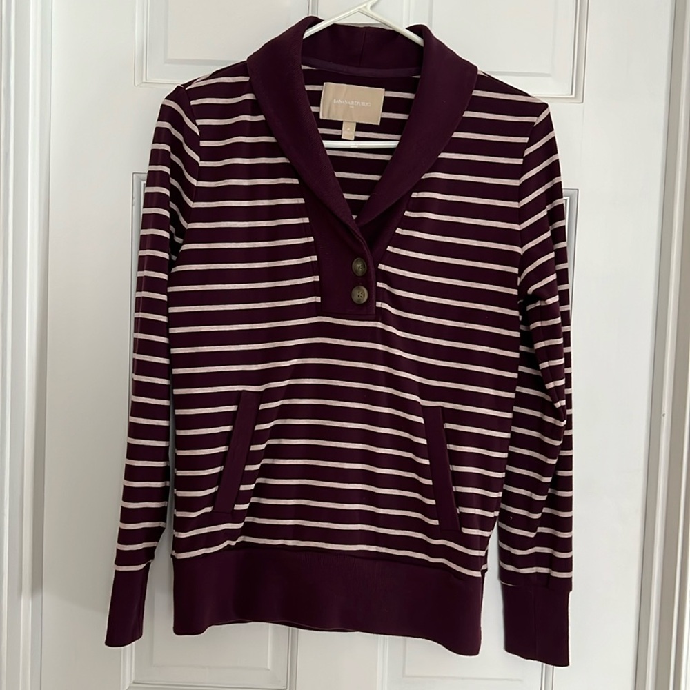 Banana Republic women’s sweater size small.